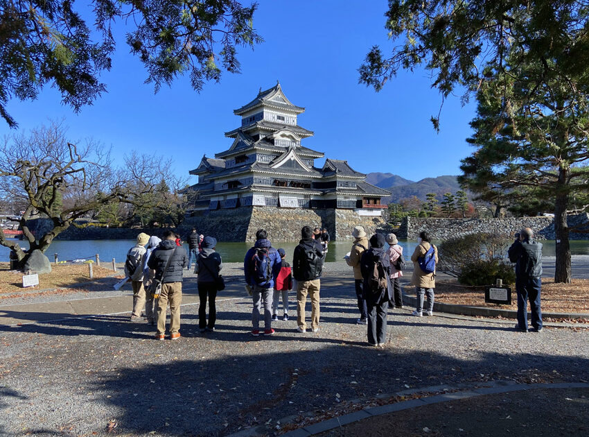 松本まちなか】古地図を片手に学芸員と行く、松本城と城下町探訪ツアー
